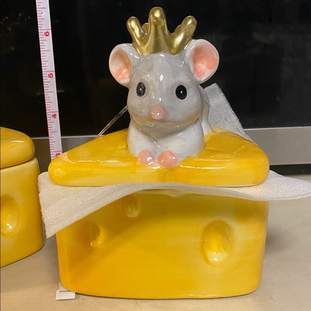 Cheese-Themed Mouse Trinket Box with Gold Crown NWTs - Picture 2 of 12